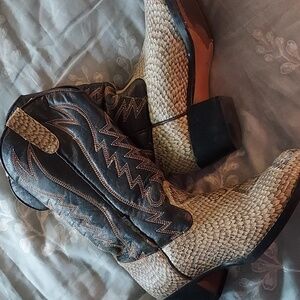 Western boot mens 6.5W or women's 8 (I wore them) comfortably.